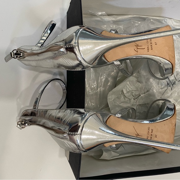 Authentic Giuseppe Zanotti's strappy patent-leather sandals- silver - Picture 3 of 5